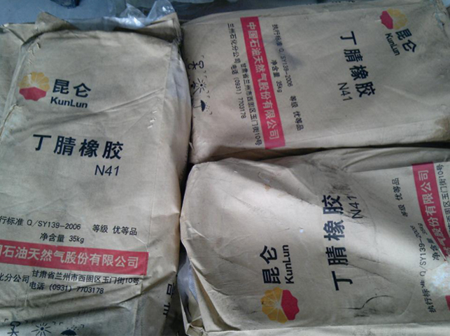 淞江集团选购橡胶减震接头原材料严格把关